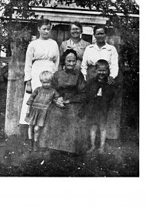 Daisy, Annie, Laurina, (nee Jessen), Ruth, Granny (nee Petersen)and Ezra Bundesen, circa 1921 