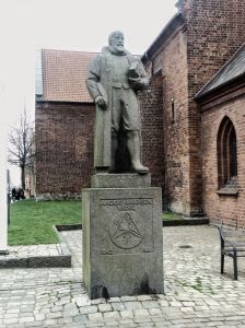 Anders Sørensen Vedel. Statue ved Sankt Nikolaj kirke
